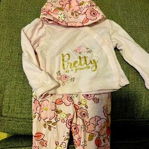 Newborn set with socks and gloves